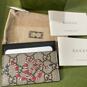 Gucci Red and Black GG supreme Snake Card Holder
NWOT
Full set